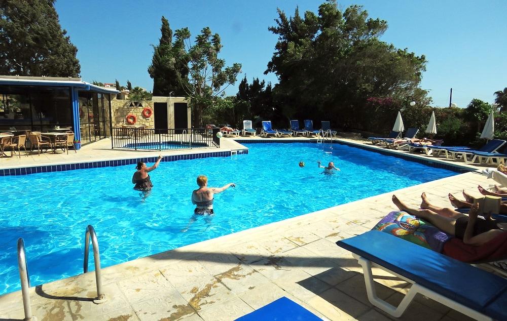 Hilltop Gardens Hotel Apartments Pafos Dış mekan fotoğraf
