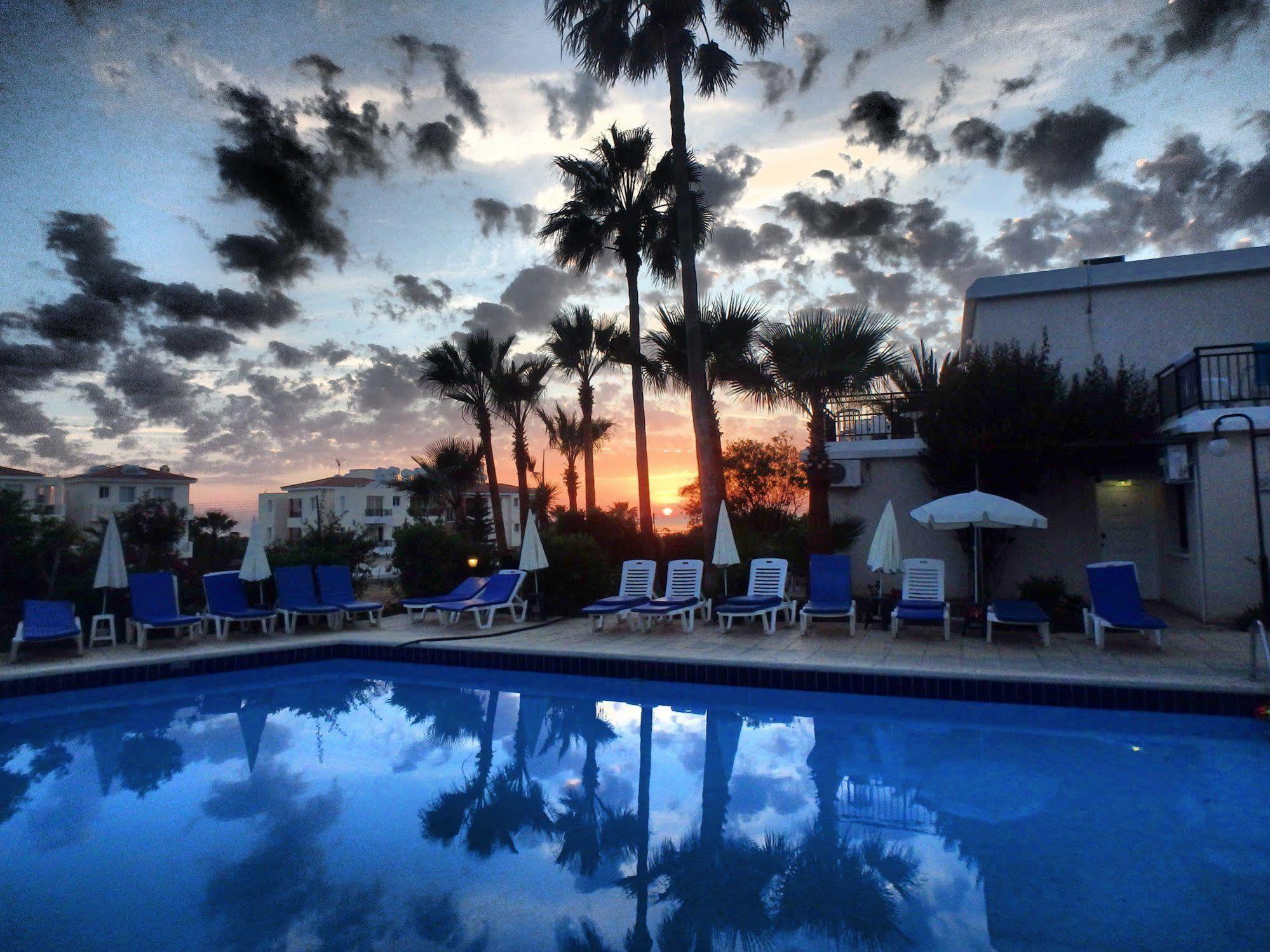 Hilltop Gardens Hotel Apartments Pafos Dış mekan fotoğraf